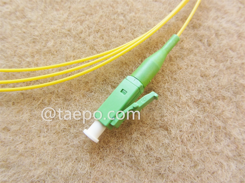 Fiber optic pigtail, singlemode 9/125um OS1, simplex, LC/APC, 0.9mm, 1m